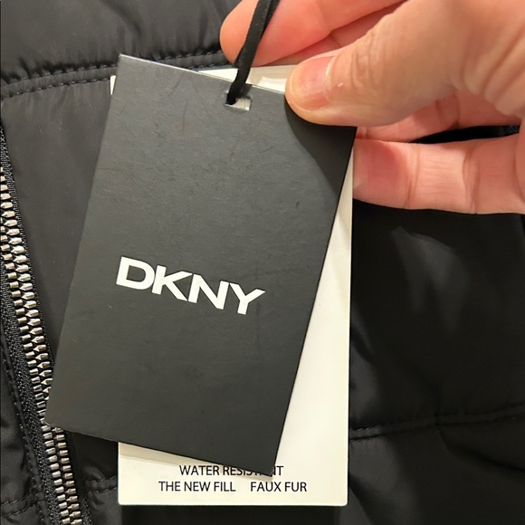 DKNY - Size Medium-Women’s puffer jacket with faux fur hood *NEW WITH TAGS* - Picture 2 of 11